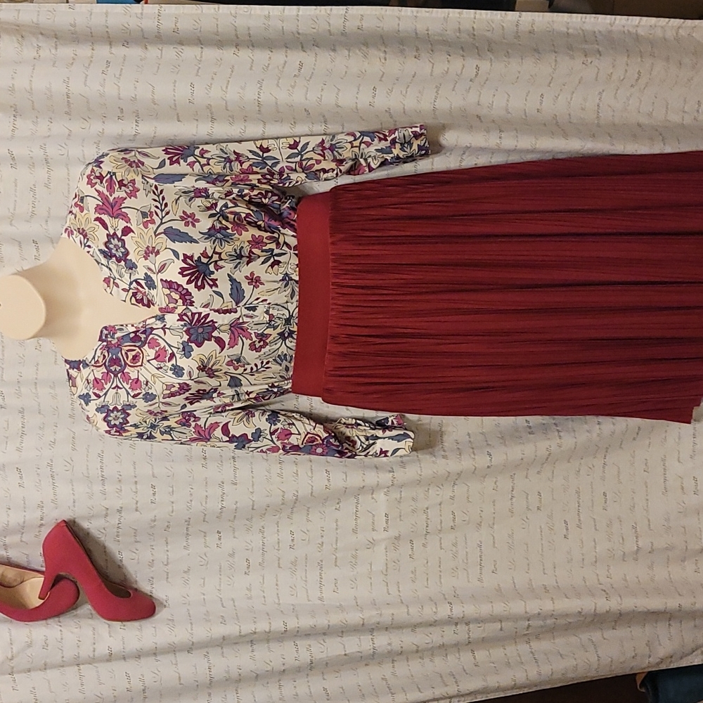 NWT Cute and comfy micro pleated midi skirt with wide elastic waistband